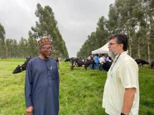 Leia mais sobre o artigo Embaixador da Nigéria conhece sistemas sustentáveis de produção em fazenda da Embrapa em São Carlos (SP)